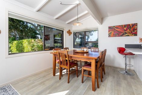 Photo of property in 115 Wilson Road, South Head, Helensville, 0874