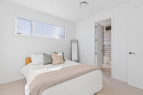 Photo of property in 17 Strowan Road, Strowan, Christchurch, 8052