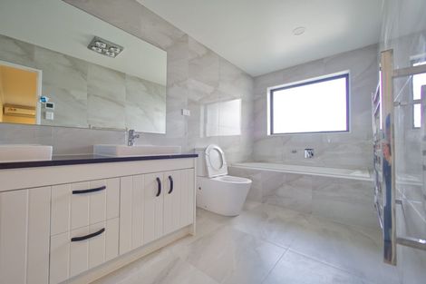 Photo of property in 31 Vazey Way, Hobsonville, Auckland, 0618