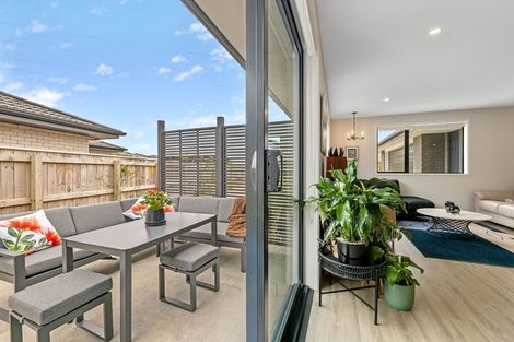 Photo of property in 52 Fernbrook Drive, Hurworth, New Plymouth, 4310