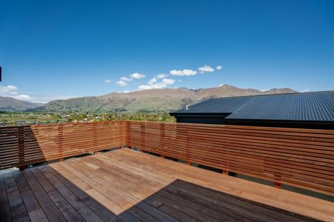 Photo of property in 21 Fenton Avenue, Wanaka, 9305