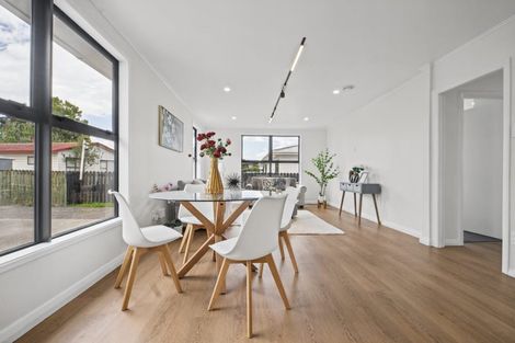 Photo of property in 80 Cambridge Terrace, Papatoetoe, Auckland, 2025