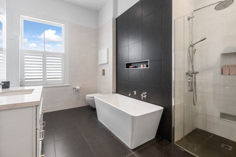 Photo of property in 37 Mozeley Avenue, Devonport, Auckland, 0624