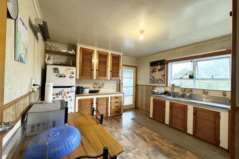 Photo of property in 25 Kaipatiki Road, Glenfield, Auckland, 0629