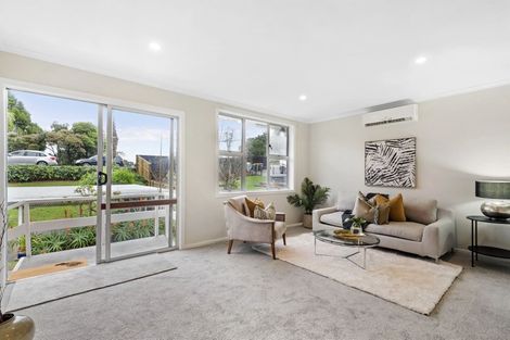 Photo of property in 1/26 Rewi Street, Torbay, Auckland, 0630