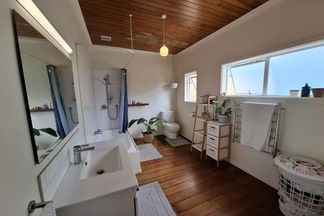 Photo of property in 222 Frankley Road, Frankleigh Park, New Plymouth, 4310