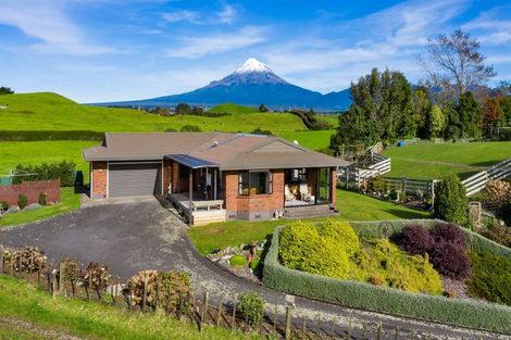 Photo of property in 1091 Upland Road, Egmont Village, Inglewood, 4386