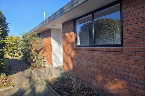 Photo of property in 2/3 Pinehurst Crescent, Russley, Christchurch, 8042