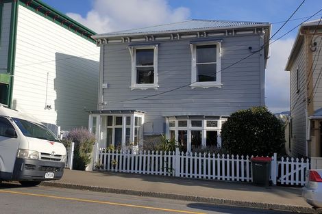 Photo of property in 90 Roxburgh Street, Mount Victoria, Wellington, 6011