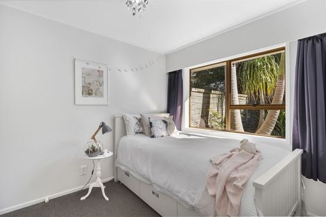 Photo of property in 2/25 Mannering Place, Hillcrest, Auckland, 0627