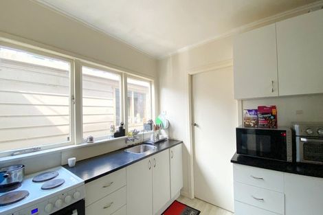 Photo of property in 15 Raleigh Road, Northcote, Auckland, 0627