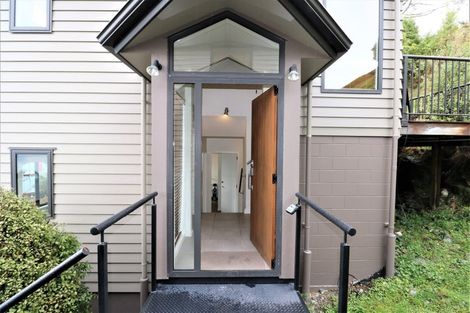 Photo of property in Arno Apartment, 2/8 Mckerrow Place, Sunshine Bay, Queenstown, 9300