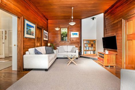 Photo of property in 3 Huia Road, Days Bay, Lower Hutt, 5013