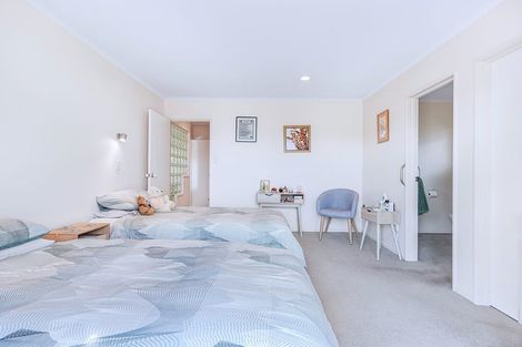 Photo of property in 2 Sunset Close, Western Heights, Hamilton, 3200