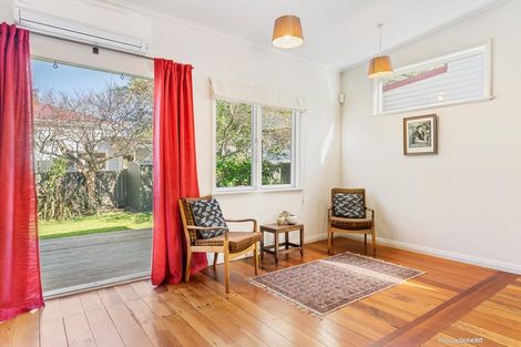 Photo of property in 17 Medway Street, Island Bay, Wellington, 6023