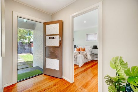 Photo of property in 1/9 Corrella Road, Belmont, Auckland, 0622
