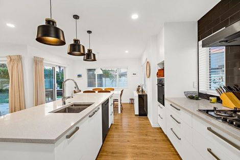 Photo of property in 11 Dida Park Drive, Kumeu, 0810