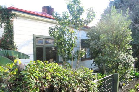 Photo of property in 130 Chaucer Road, Hospital Hill, Napier, 4110