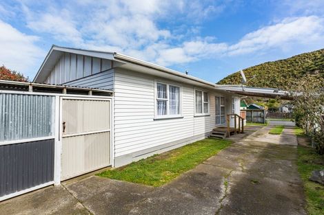Photo of property in 22 Parenga Street, Wainuiomata, Lower Hutt, 5014
