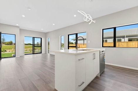 Photo of property in 111 Mutetai Road, Clarks Beach, 2122