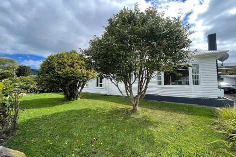 Photo of property in 4 Gibbs Crescent, Wainuiomata, Lower Hutt, 5014