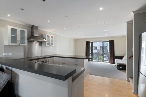 Photo of property in Te Kakariki Apartments, 2/2 Wellington Road, Paekakariki, 5034