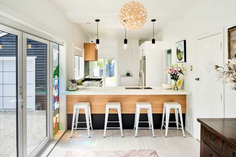 Photo of property in 147 Marine Parade, Eastbourne, Lower Hutt, 5013