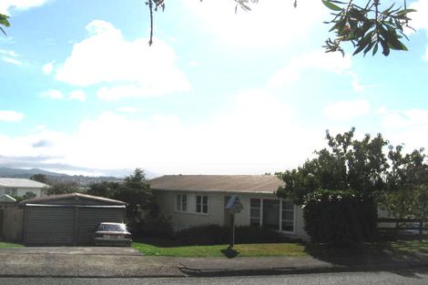 Photo of property in 2 Gaede Terrace, Sunnyvale, Auckland, 0612