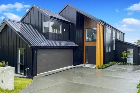 Photo of property in 40 Paparahi Place, Wainui, 0992