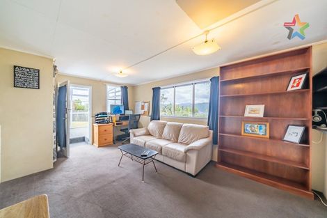 Photo of property in 79 Miromiro Road, Normandale, Lower Hutt, 5010