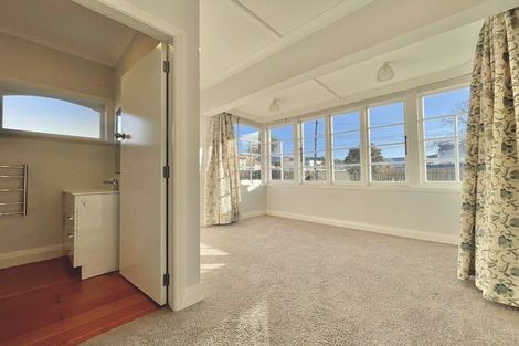 Photo of property in 18 Parkvale Road, Karori, Wellington, 6012