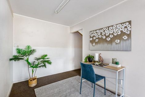 Photo of property in 21 Ladbrooke Drive, Newlands, Wellington, 6037