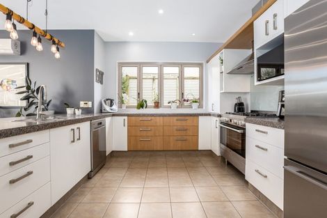 Photo of property in 61 Quadrant Heights, Paraparaumu, 5032