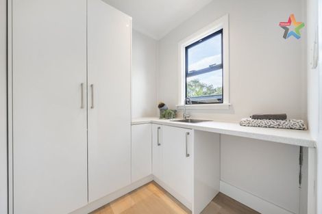 Photo of property in 15 Heretaunga Square, Silverstream, Upper Hutt, 5019