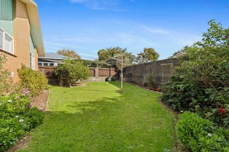 Photo of property in 6c Fairview Place, Westown, New Plymouth, 4310