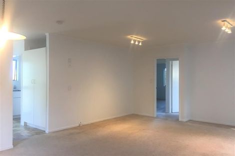 Photo of property in 2 West Lynn Road, Titirangi, Auckland, 0604