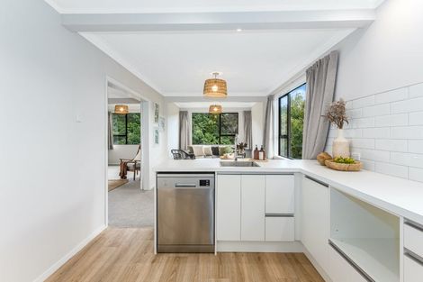 Photo of property in 25 Lincoln Avenue, Tawa, Wellington, 5028