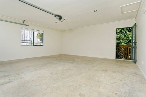 Photo of property in 229a Wairau Road, Totara Vale, Auckland, 0627