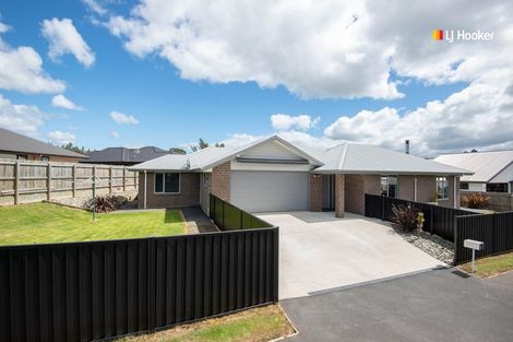 Photo of property in 82 Severn Street, Green Island, Dunedin, 9018