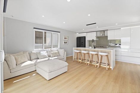 Photo of property in 21 Albert Hall Drive, Red Beach, 0932