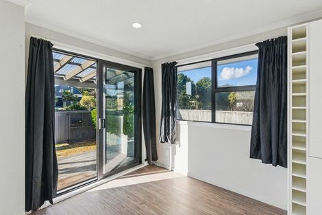 Photo of property in 30 Eruini Street, Waikanae Beach, Waikanae, 5036