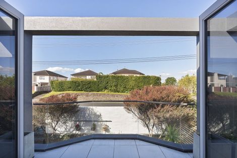 Photo of property in 2/2 Aberdeen Road, Campbells Bay, Auckland, 0620