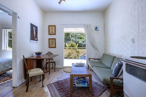 Photo of property in 37 Glenesk Road, Piha, New Lynn, 0772