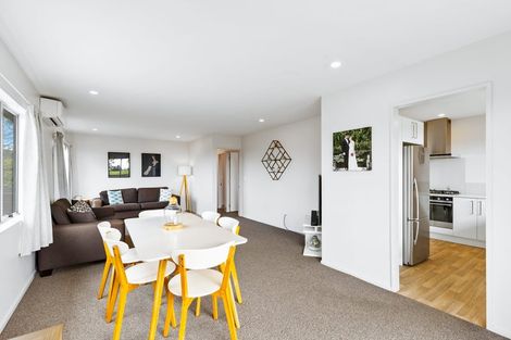 Photo of property in 1/1032 East Coast Road, Fairview Heights, Auckland, 0630