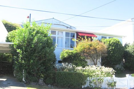 Photo of property in 14 Woburn Road, Northland, Wellington, 6012