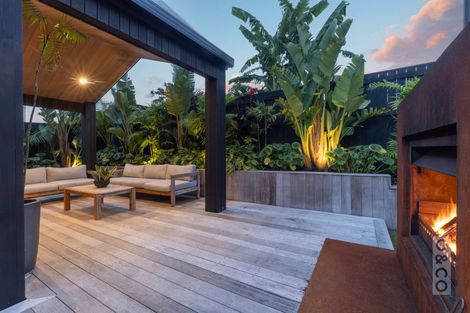 Photo of property in 1 Len Ireland Drive, Kumeu, 0810