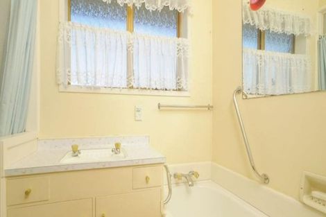 Photo of property in 2/13 Waitaki Street, Henderson, Auckland, 0612