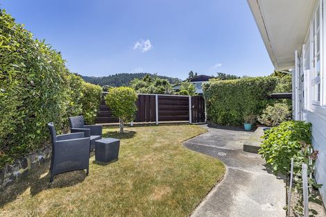 Photo of property in 6 Balliol Drive, Tawa, Wellington, 5028