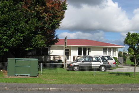 Photo of property in 12 Hereford Street, Te Atatu Peninsula, Auckland, 0610