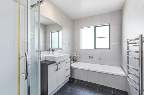 Photo of property in 12 Kunzea Place, Greenhithe, Auckland, 0632